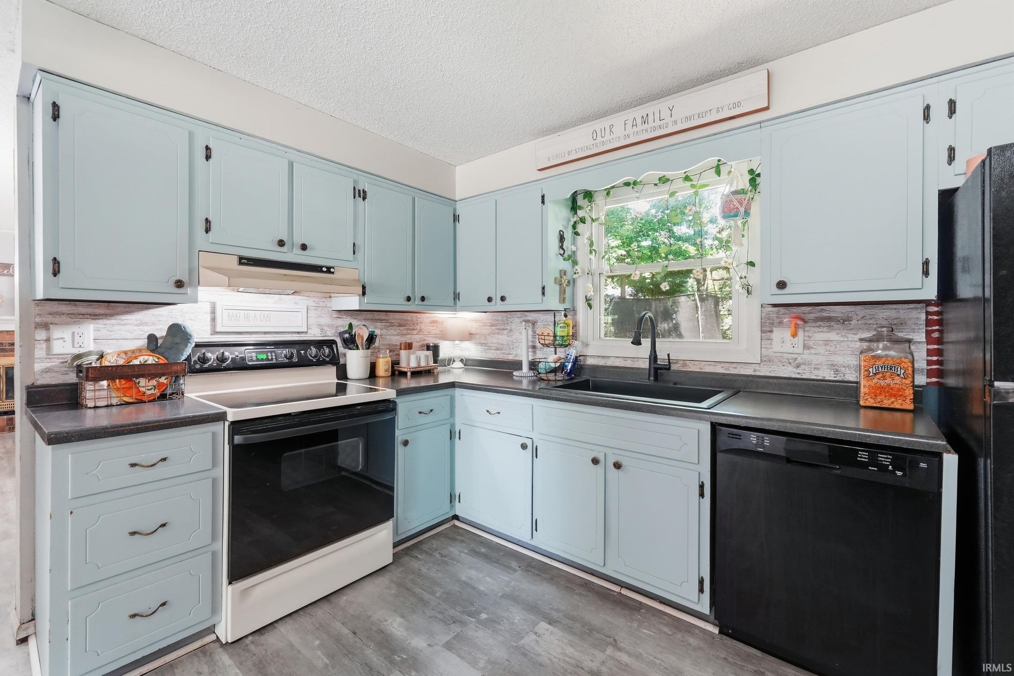 Image of 5615 Mateo Drive